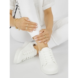 Bílé klasické sportovní boty bílý 1