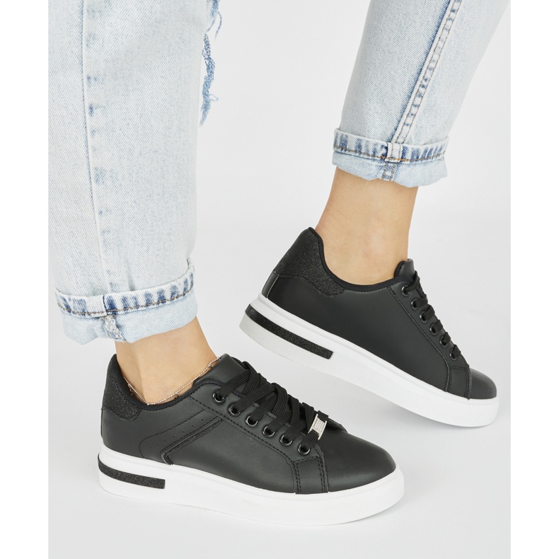 Dámské sportovní boty černé barvy černá 2