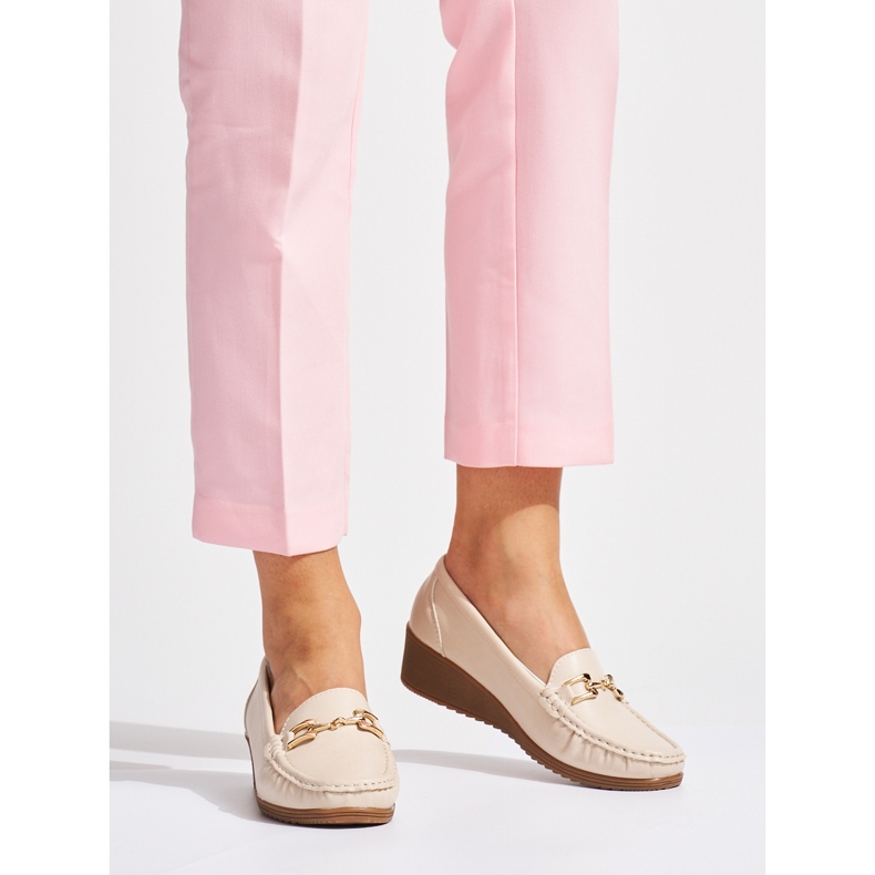 Béžové dámské mokasíny s přezkou béžový 1