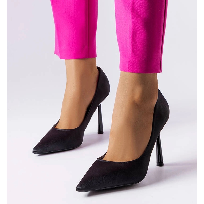 Vinceza Černé jehlice se saténovým povrchem od Vinceze černá 1