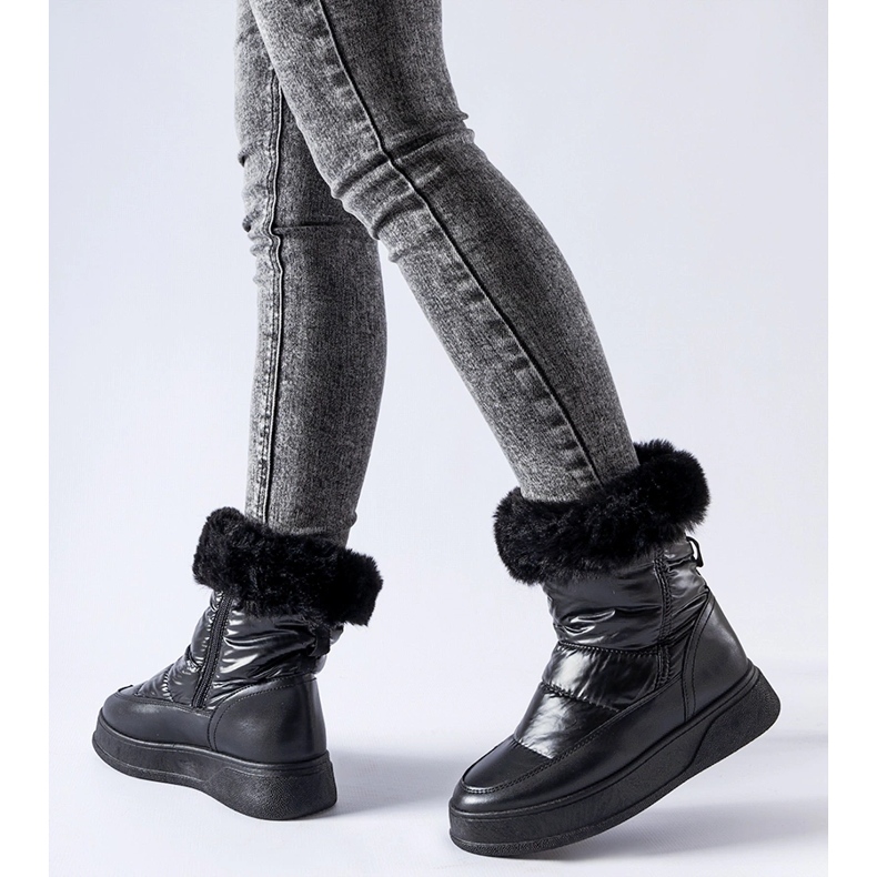 Černé zateplené sněhule s kožíškem Oliver černá 1