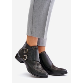 Kožené kotníkové boty na nízkém podpatku s přezkami Maciejka 06696-01 Černá 1