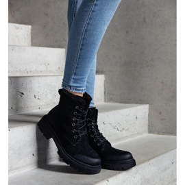 Černé kotníkové boty s lesklými vsadkami Prairie černá 1