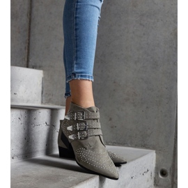 Zelené ozdobné kotníkové boty na nízkém podpatku Forever zelená 1