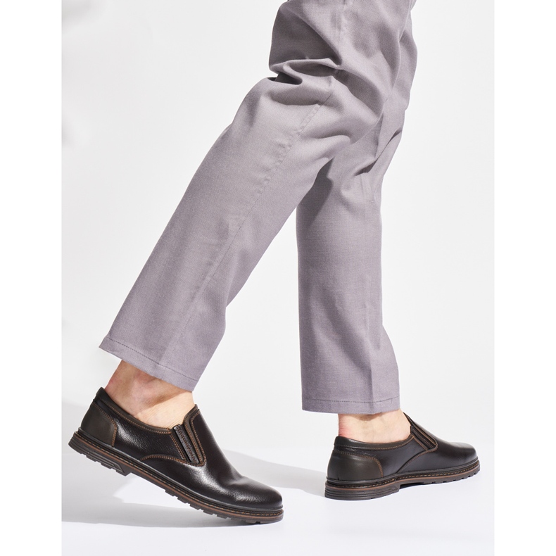 Tmavě hnědé pánské boty hnědý 2