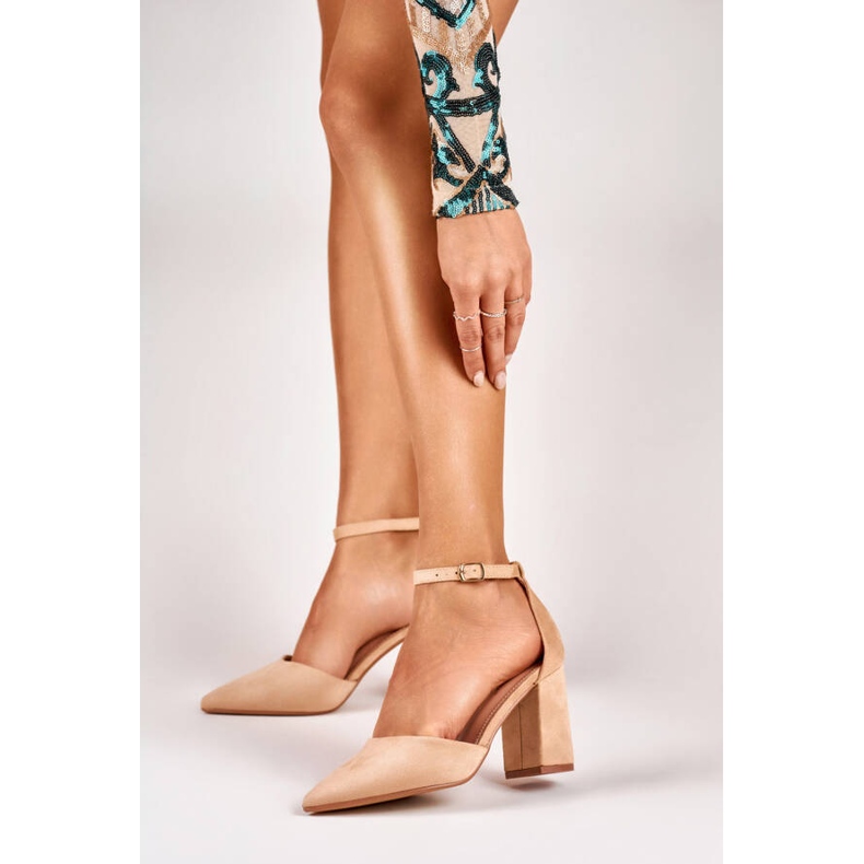 Béžové semišové lodičky se zapínáním na kotníky QA203BE béžový 1