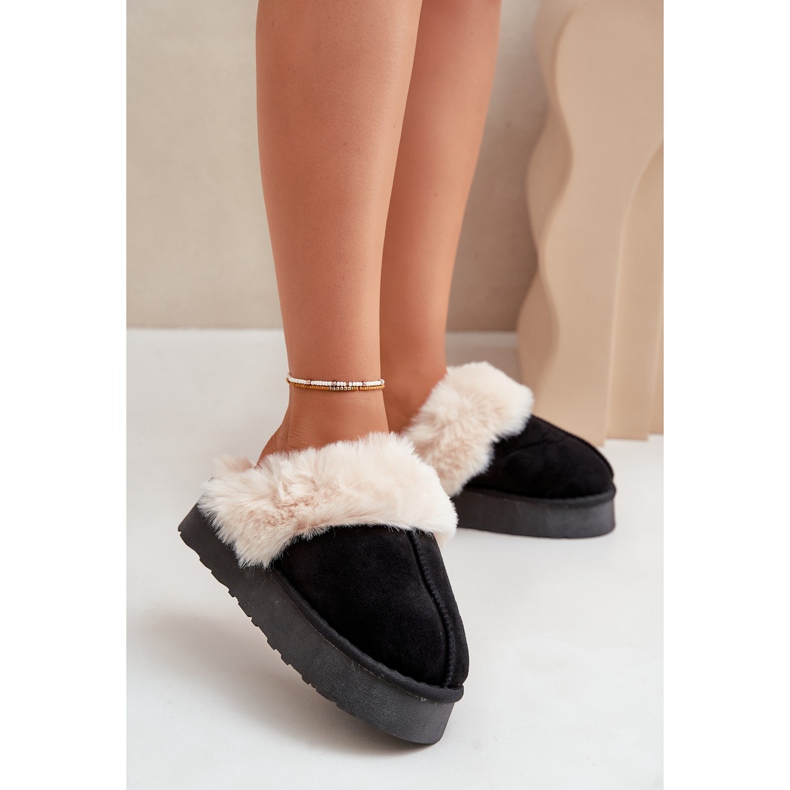 Černé dámské sněhule Doriola na silné podrážce s kožešinou černá 2 Černé dámské sněhule Doriola na silné podrážce s kožešinou černá 2