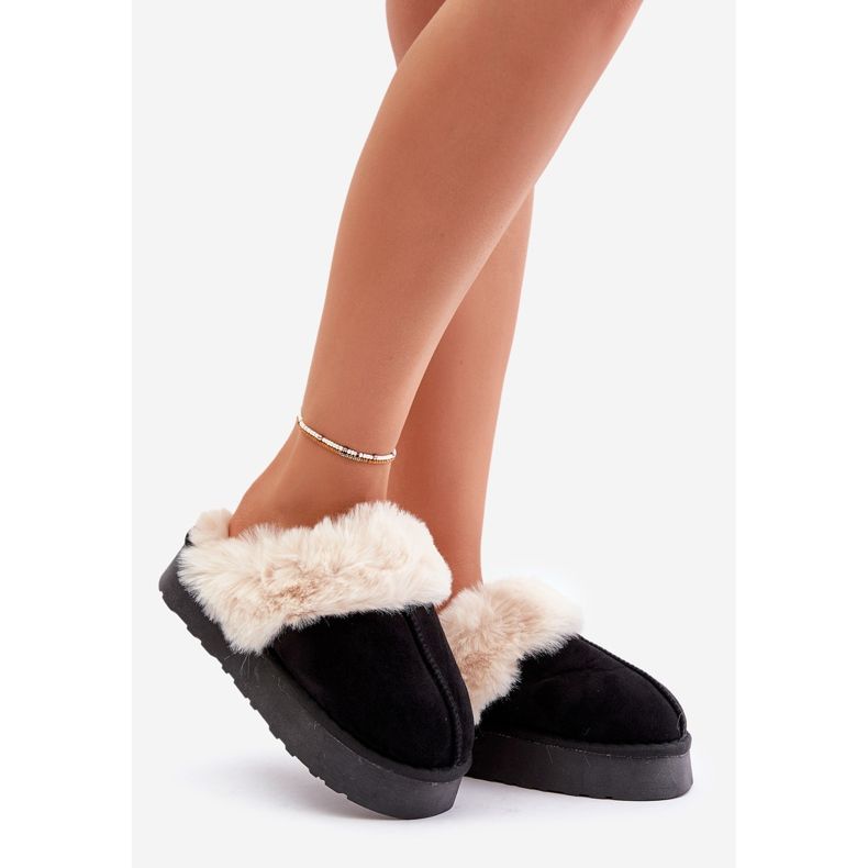 Černé dámské sněhule Doriola na silné podrážce s kožešinou černá 1 Černé dámské sněhule Doriola na silné podrážce s kožešinou černá 1