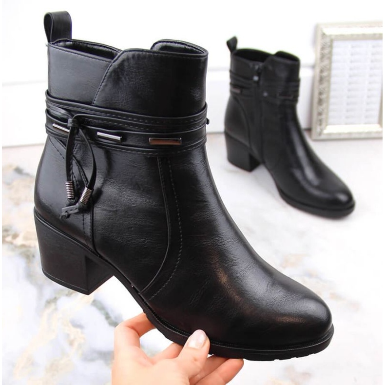 Zateplené kotníkové boty na podpatku se zdobením Jezzi W JEZ415A, černé černá 1