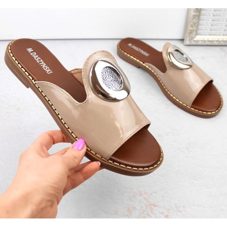 M.Daszyński W SAN34 béžové lakované pantofle 2