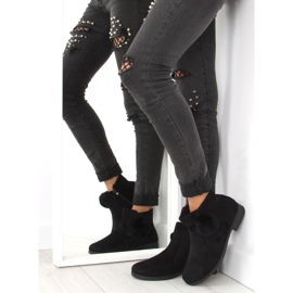 Černé dámské kozačky s bambulí X-15 black černá 2