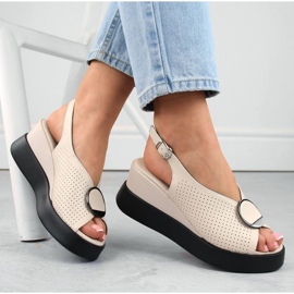 Kožené prolamované sandály na klínku Filippo W PAW530, béžové 1