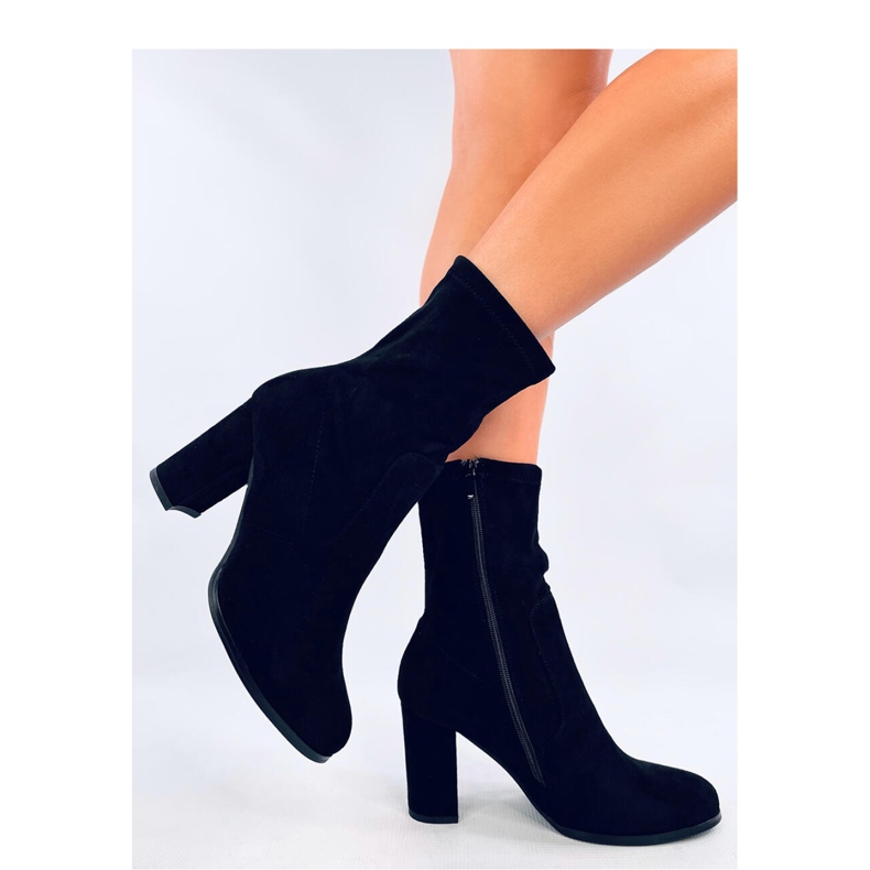 Semišové kotníkové boty Poulter Black - Inello černá 1