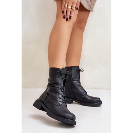 Workers Model 24BT35-7863 Black černý 1