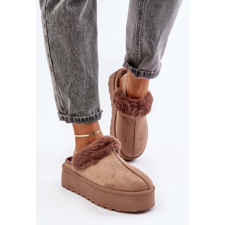 Pantofle Model 24890 Tmavě béžové béžový 1