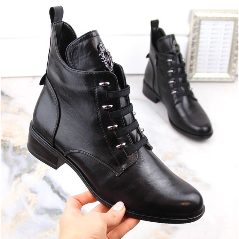 Zateplené kotníkové boty na plochém podpatku Jezzi W JEZ412A, černé černá 1