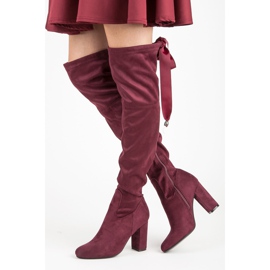 Ideal Shoes Kaštanoví mušketýři převázaní stuhou červený 2