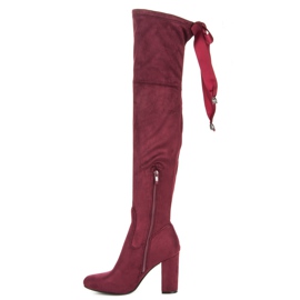 Ideal Shoes Kaštanoví mušketýři převázaní stuhou červený 1