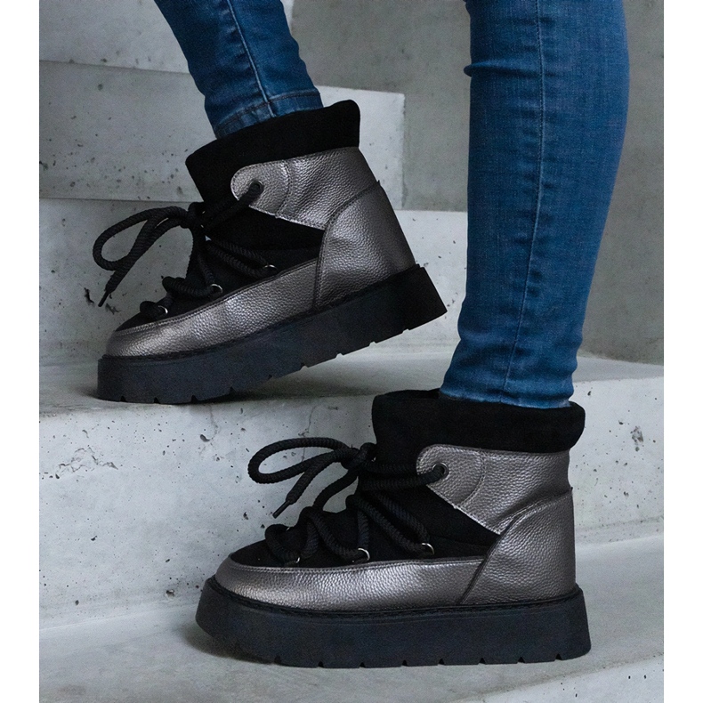 Černé dámské sněhule na platformě s kožešinovou podšívkou černá 1