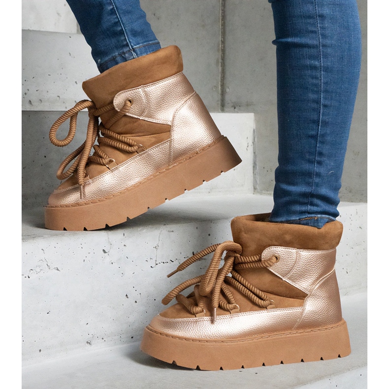 Hnědé dámské sněhule na platformě zateplené kožíškem hnědý 1