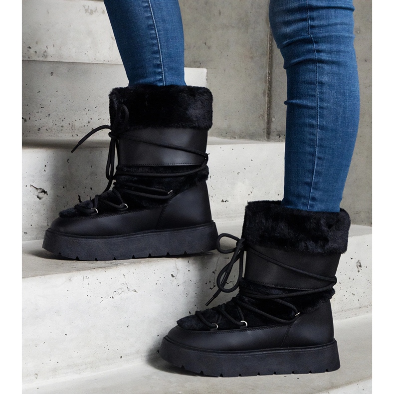 Černé zateplené dámské nazouváky do sněhu zdobené kožíškem černá 1