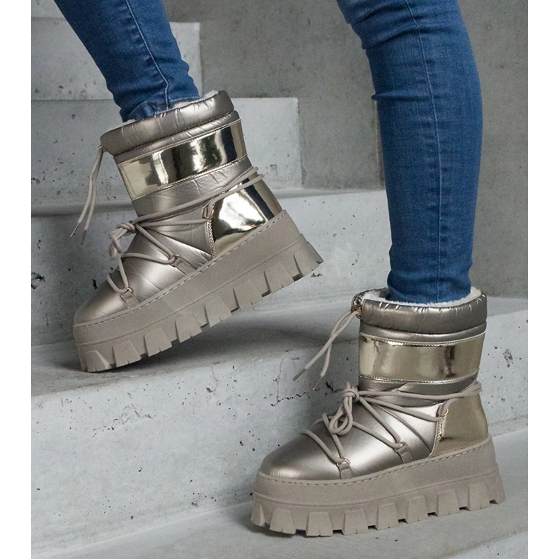 Zlaté sněhule na platformě s patentovými vsadkami zlatý 1