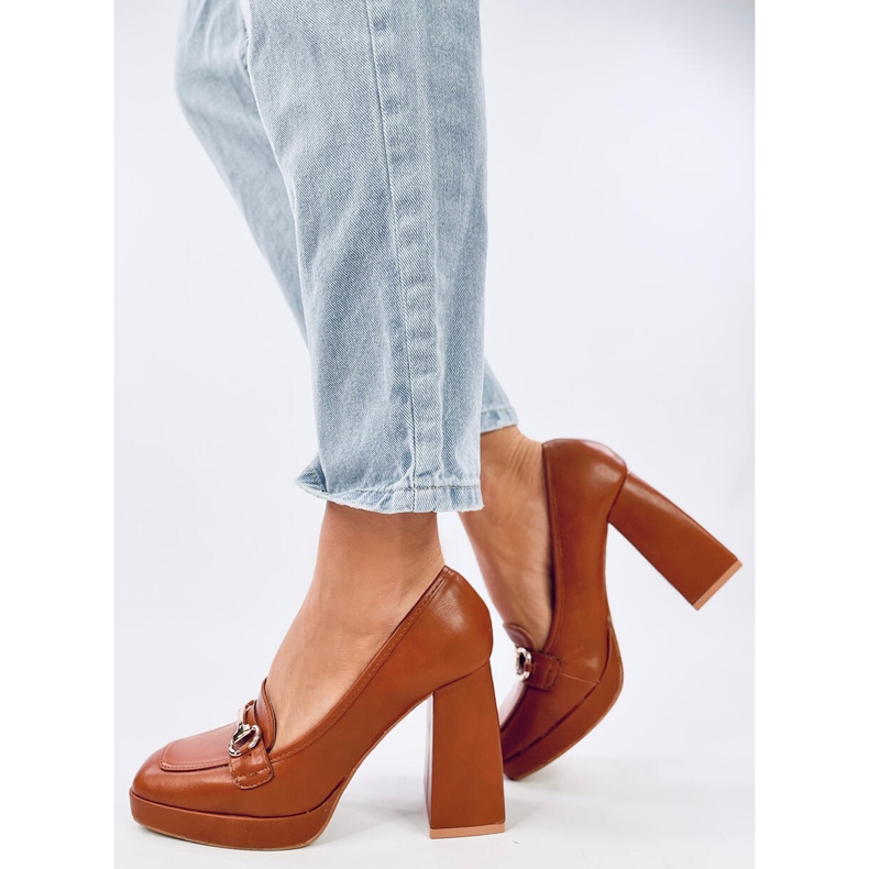 Dámské boty na podpatku s hnědým zdobením 1