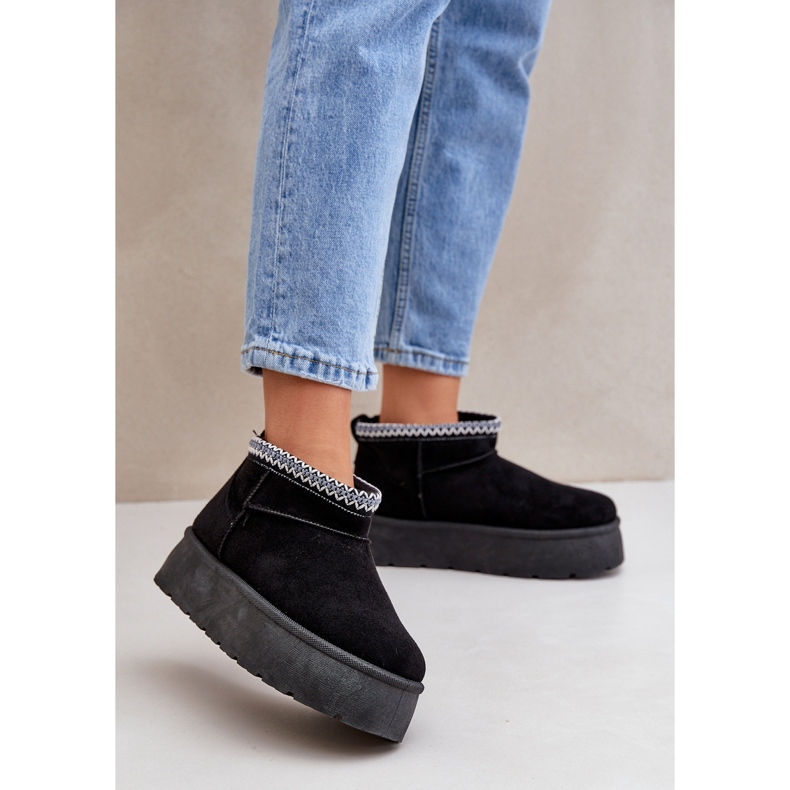 Černé sněhule na platformě s ozdobnou výšivkou černá 2