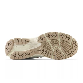 Boty New Balance U M2002RVF bílý 5