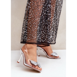 Transparentní stříbrné sandály na vysokém podpatku s lesklou stříbrnou mašlí stříbrný 2 Transparentní stříbrné sandály na vysokém podpatku s lesklou stříbrnou mašlí stříbrný 2