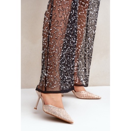 Vysoké podpatky s otevřeným podpatkem zdobené zlatými třpytkami 2