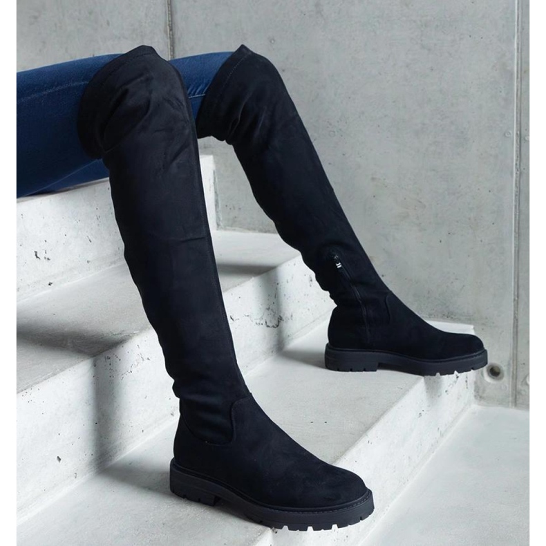 Černé dlouhé kozačky s plochou podrážkou značky Tromi - Solea černá 2