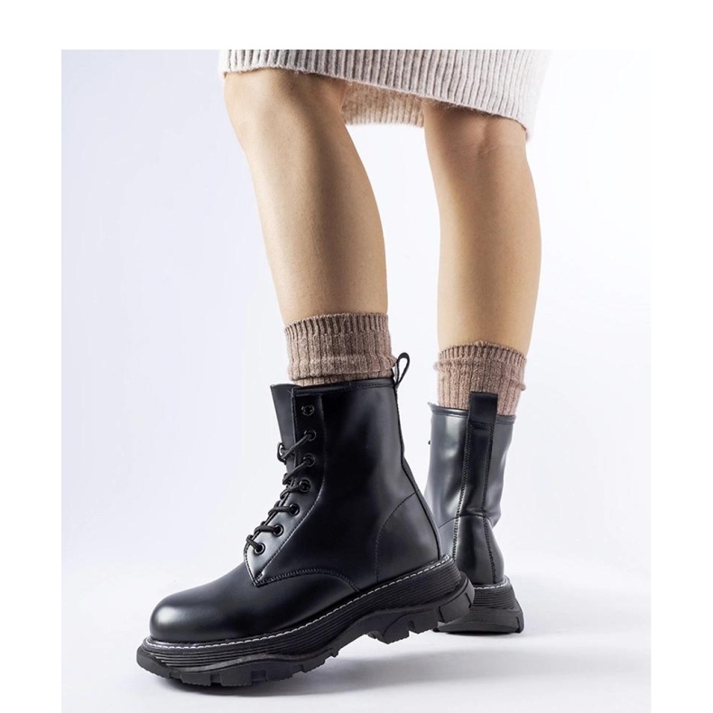 Černé dělnické boty s masivní podrážkou Borsano - Solea černá 1