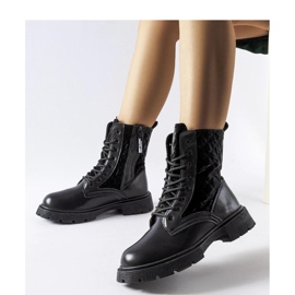 Černé kozačky zdobené prošíváním Jalbert - Solea černá 1