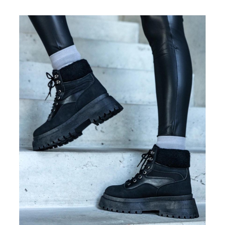 Černé tenisky se silnou podrážkou a kožíškem od Best - Solea černá 1