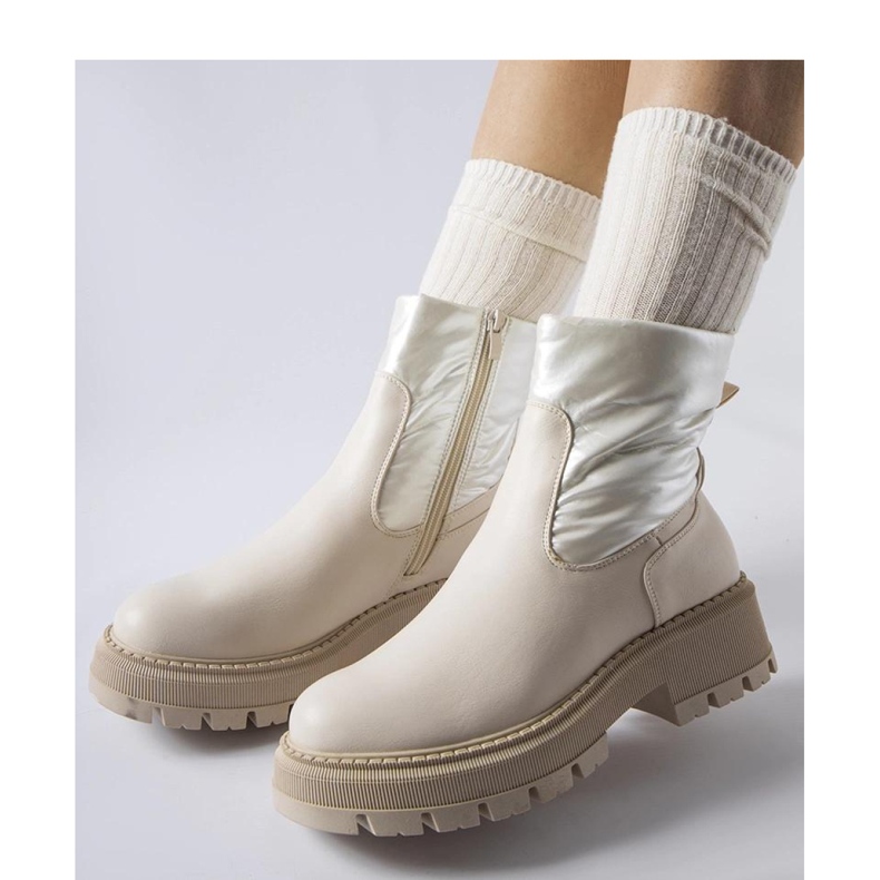 Béžové kotníkové boty s ozdobným svrškem značky Garrett - Solea béžový 1