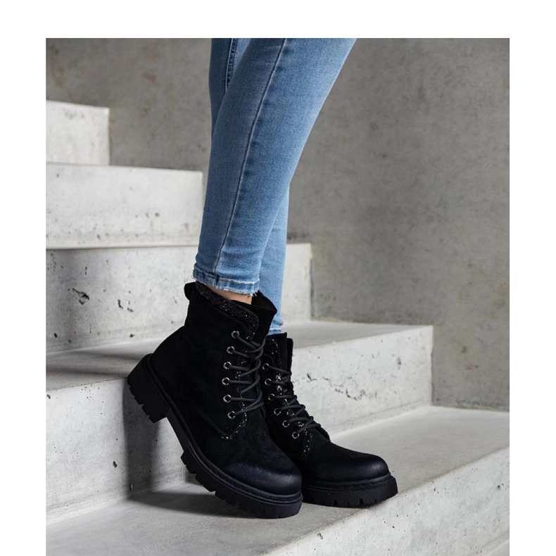 Černé kotníkové boty s lesklými vsadkami Prairie - Solea černá 1