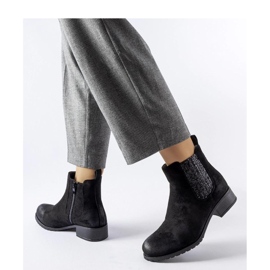 Černé ploché kotníkové boty s ozdobnou vsadkou Arnoux - Solea černá 1 Černé ploché kotníkové boty s ozdobnou vsadkou Arnoux - Solea černá 1