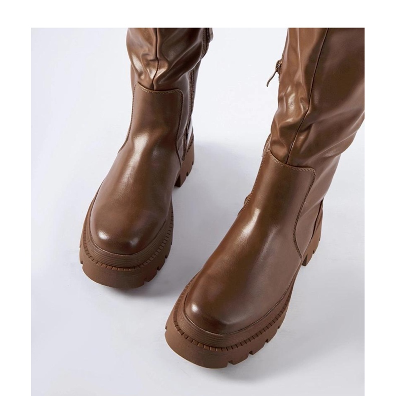 Hnědé ploché klasické kozačky značky Christien - Solea hnědý 1