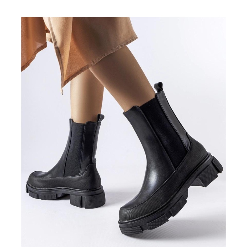 Černé kotníkové boty s elastickým svrškem Faisal - Solea černý 2