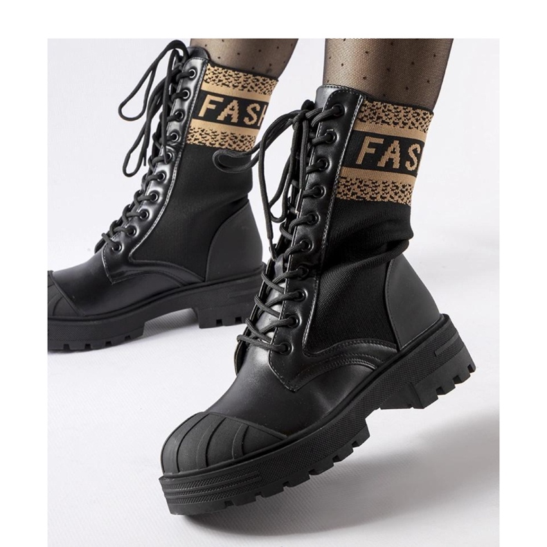 Černé ponožkové kozačky s hnědým nápisem Daria - Solea černá 1