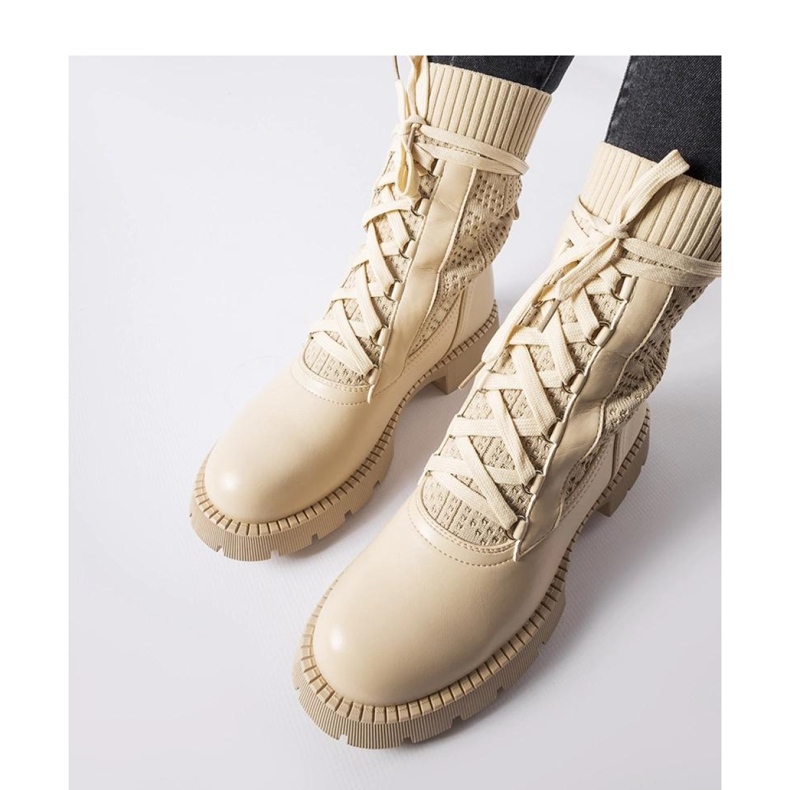 Béžové prolamované ponožkové kozačky značky Portico - Solea béžový 1