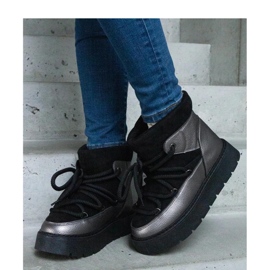 Černé sněhule na platformě zateplené kožíškem Sapphi - Solea černá 1 Černé sněhule na platformě zateplené kožíškem Sapphi - Solea černá 1