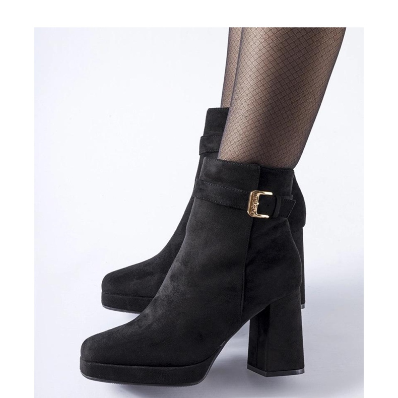 Černé zateplené klasické kotníkové boty ze semiše Caio - Solea černá 1