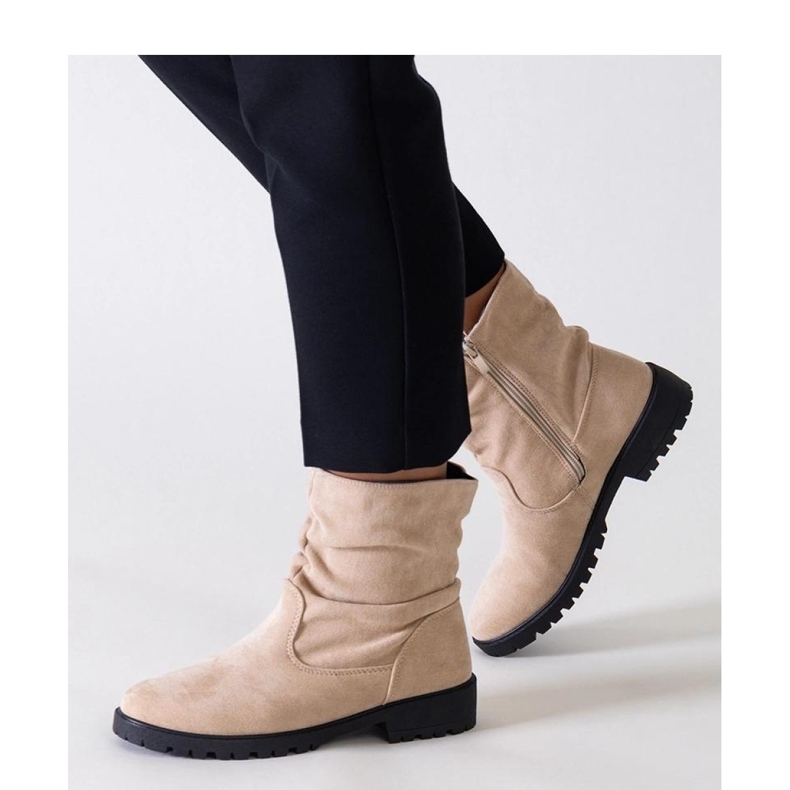 Béžové volánové kotníkové boty z eko semiše Hinda - Solea béžový 1