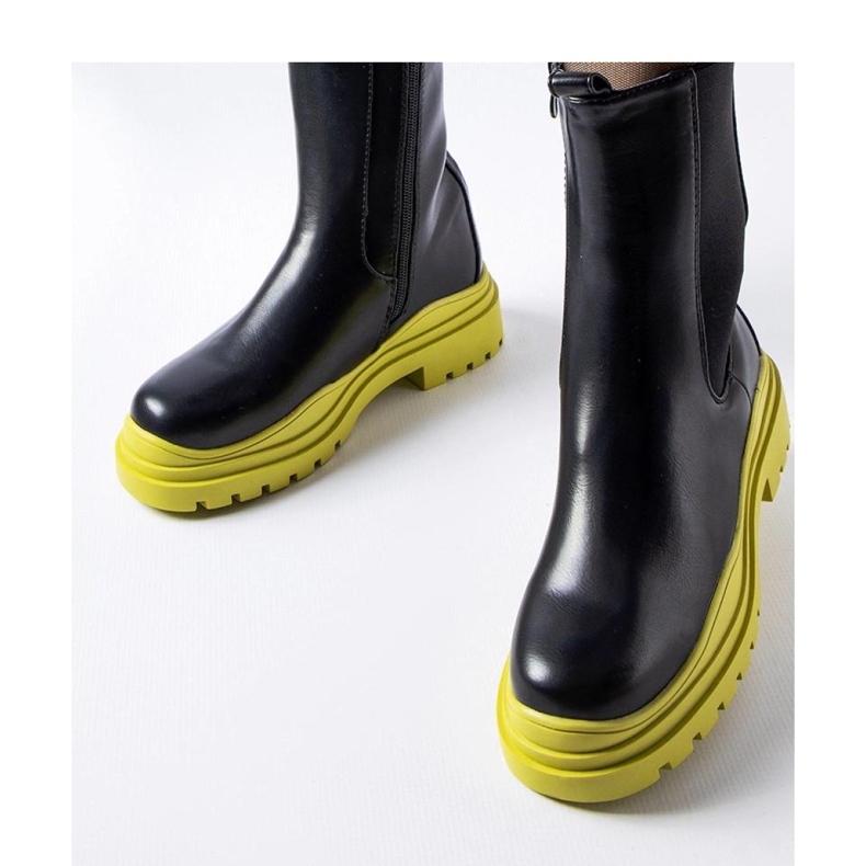 Černé kotníkové boty s barevnou podrážkou značky Delebio - Solea černá 2 Černé kotníkové boty s barevnou podrážkou značky Delebio - Solea černá 2