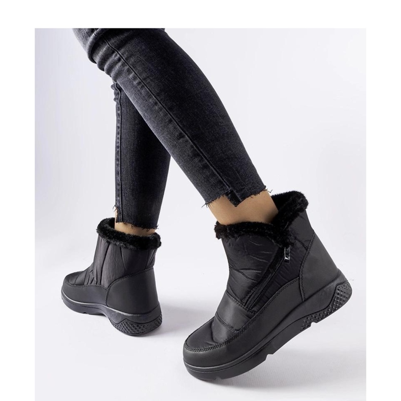 Černé zateplené sněhule se zipem černá 1