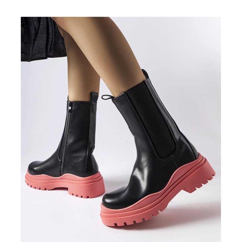 Černé kozačky s barevnou podrážkou černá 1