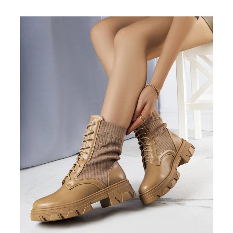 Béžové tenisky s pružným svrškem béžový 1