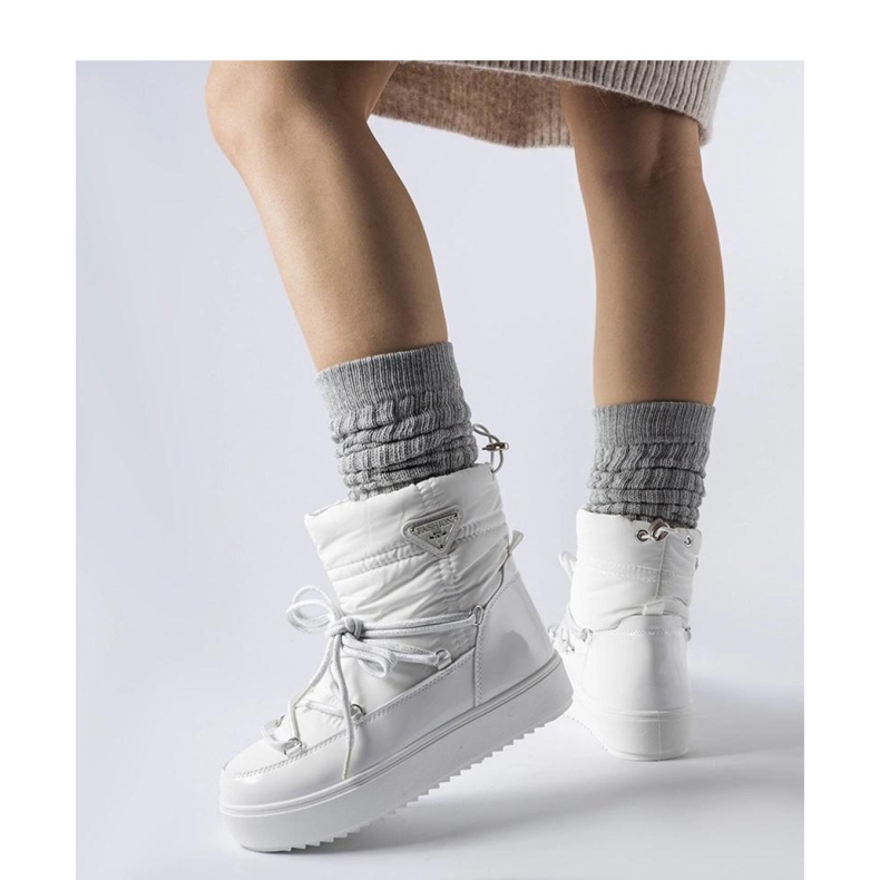 Bílé zateplené sněhule s gumičkou bílý 1